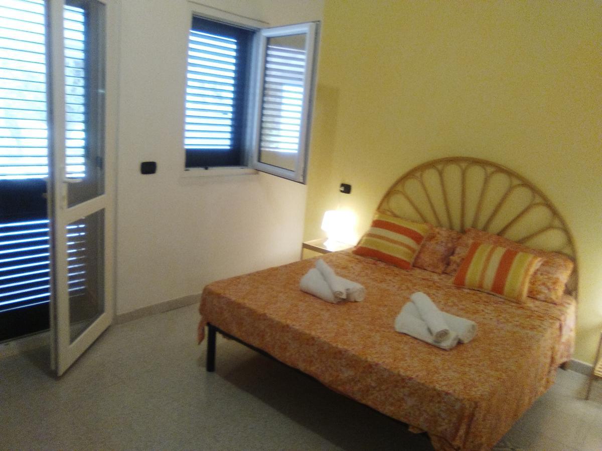 Casa Vacanza Fiorella Torre dell'Orso Bagian luar foto